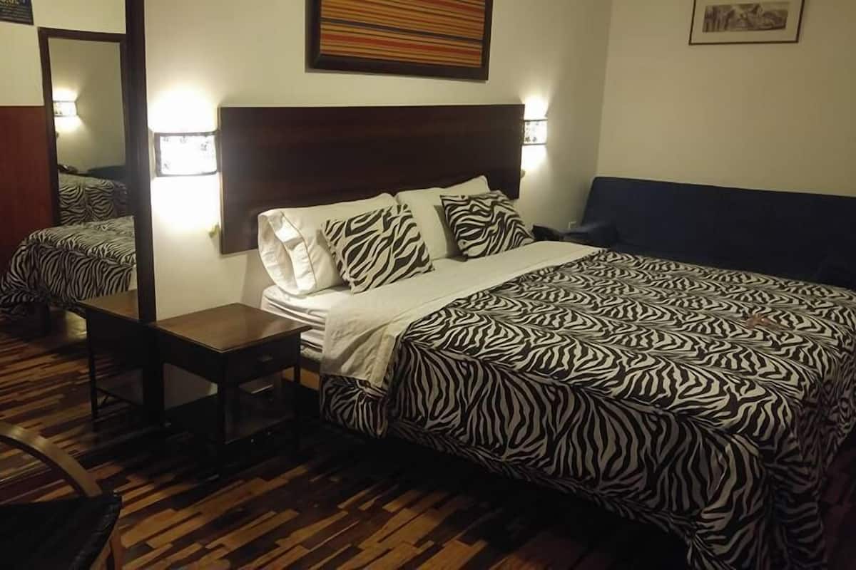 Minibar, desk, free WiFi