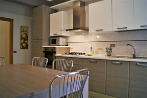 Comfort Apartment, 2 Bedrooms, Balcony, City View | Private kitchen