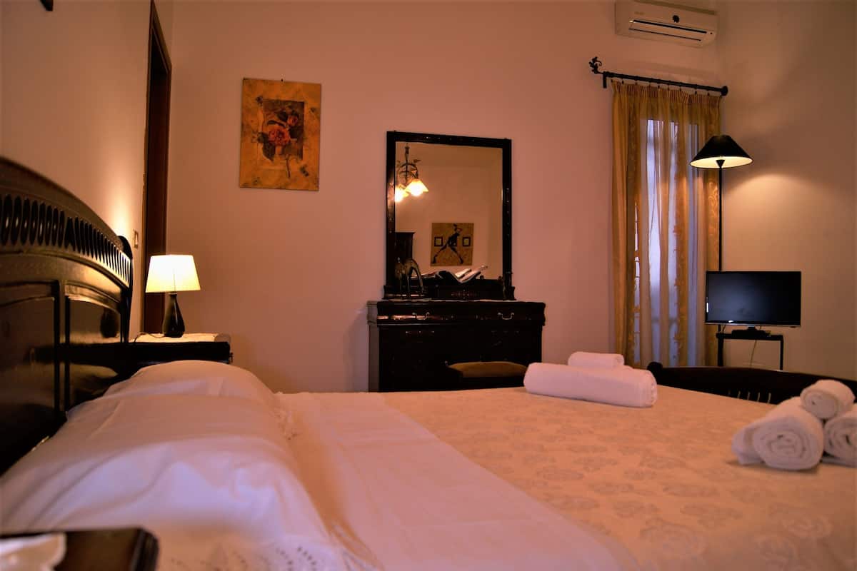 Classic Triple Room, 2 Bedrooms, Ensuite | Frette Italian sheets, premium bedding, pillowtop beds, desk