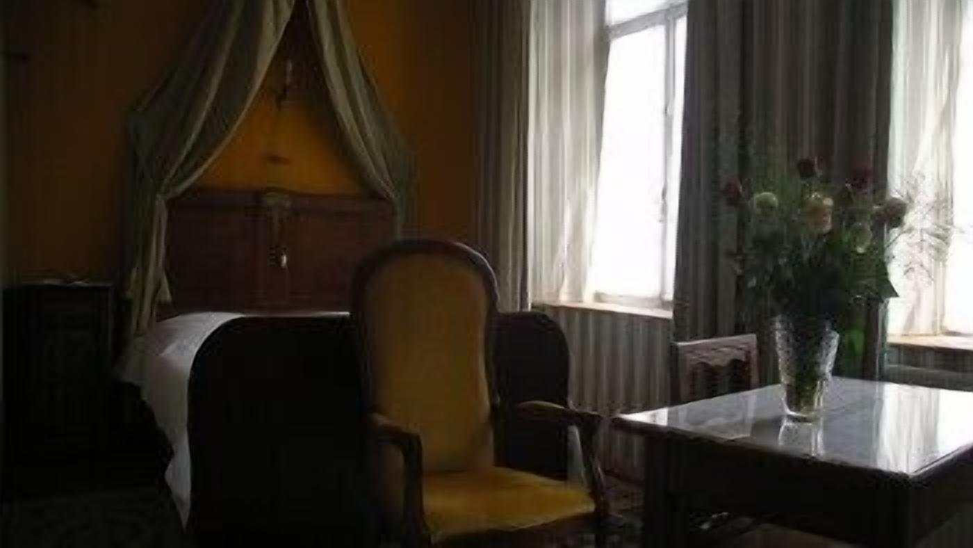 double room | individually decorated, desk, cots/infant beds, rollaway beds