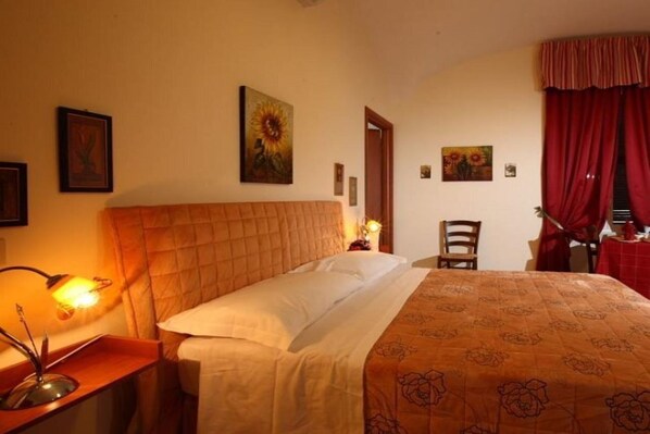 Schreibtisch, Bügeleisen/Bügelbrett, Babybetten, kostenloses WLAN