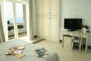 Minibar, desk, free WiFi, bed sheets