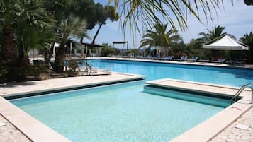 2 outdoor pools, sun loungers