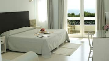 Junior Suite, Sea View | Minibar, desk, free WiFi, bed sheets