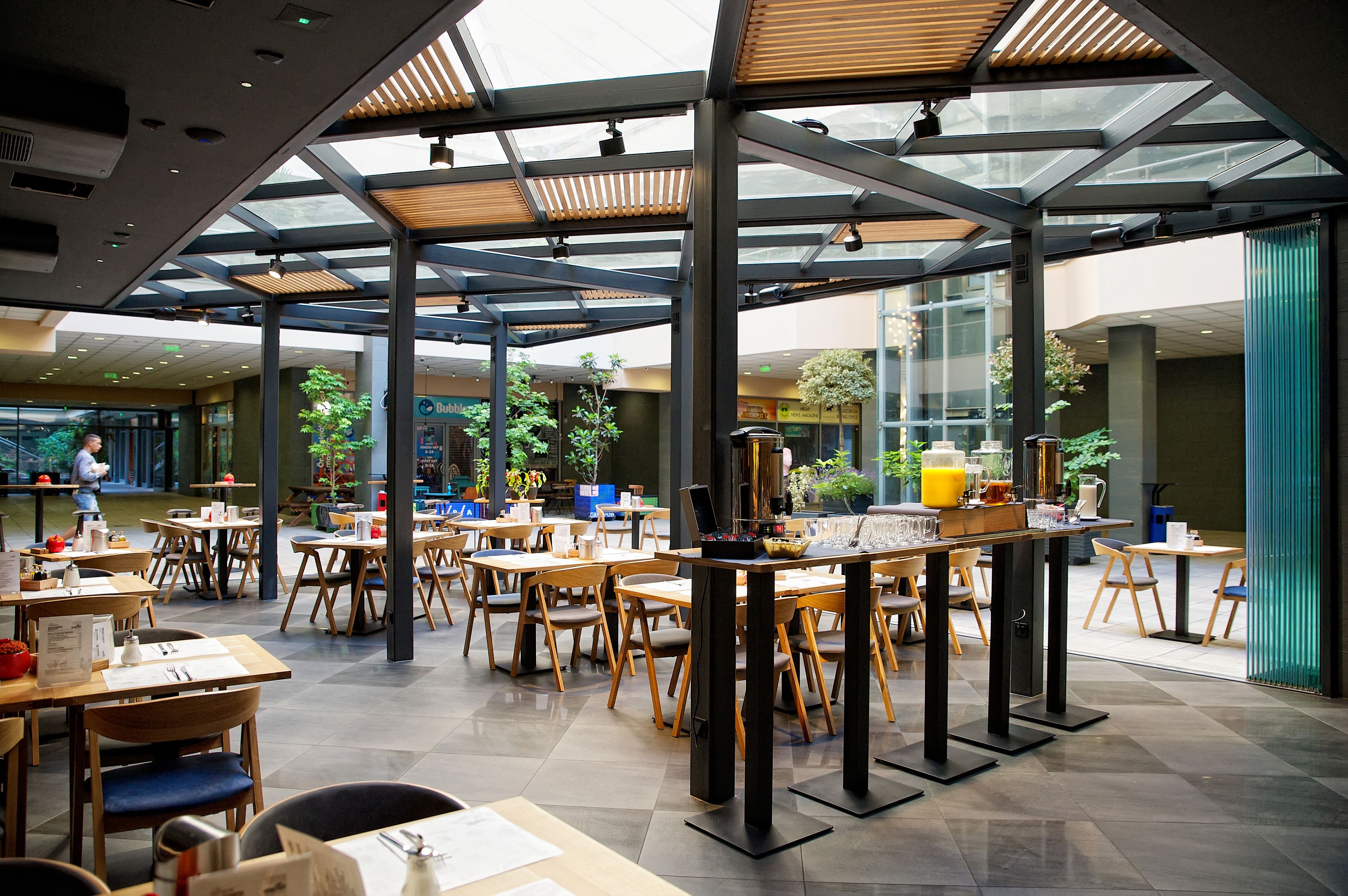 Desayuno buffet todos los días (EUR 18 por persona) 