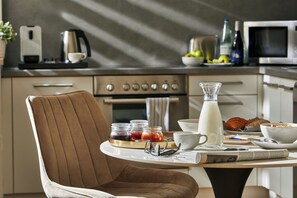 Deluxe Studio | Private kitchen