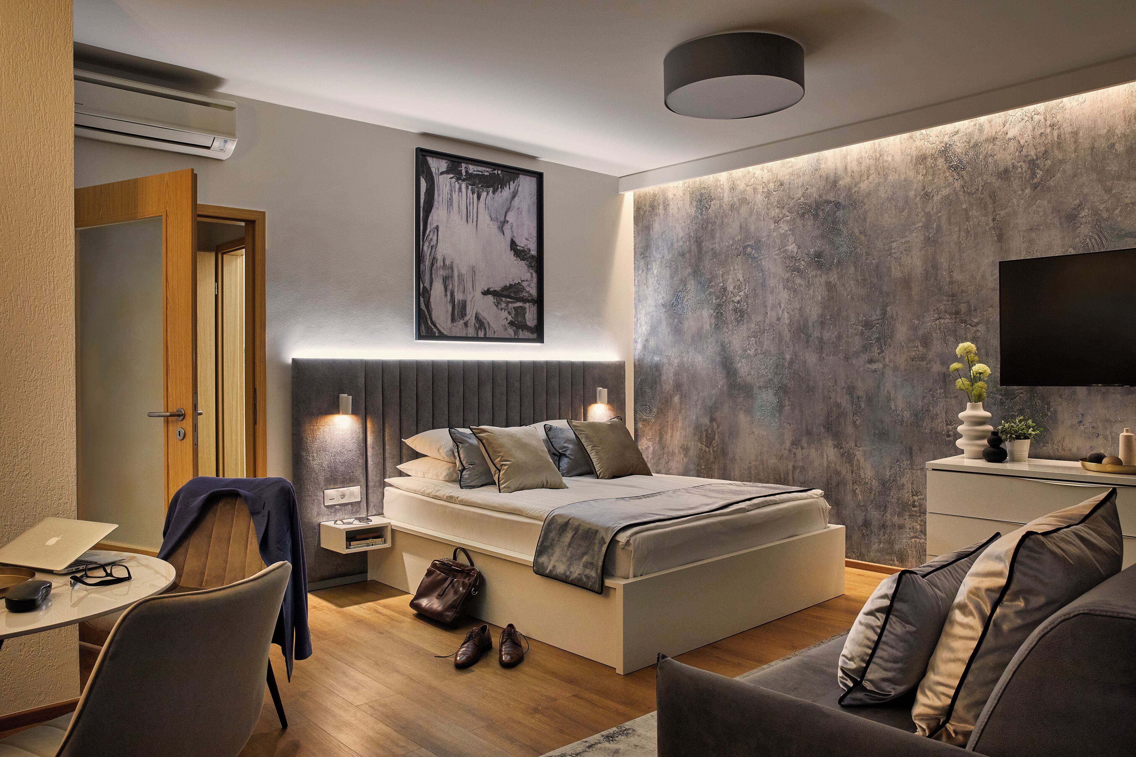 Deluxe Studio | In-room safe, individually decorated, blackout curtains