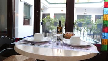 Bao gồm bữa sáng kiểu Âu hàng ngày