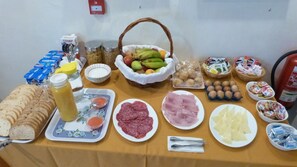 Free daily continental breakfast  - Casa Baños de la Villa (Priego de Córdoba)