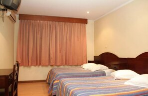 Zweibettzimmer | Schreibtisch, kostenloses WLAN, Bettwäsche