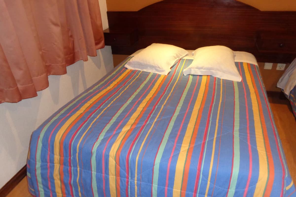 Double Room | Desk, WiFi (free), bed sheets