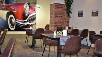 Buffet breakfast on weekdays (CHF 14 per person)