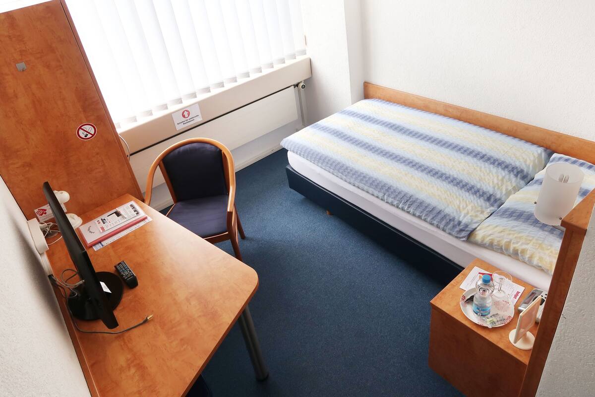 Basic Single Room, 1 Twin Bed | In-room safe, desk, laptop workspace, iron/ironing board (on request)