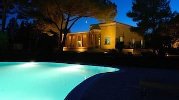 2 piscines extérieures