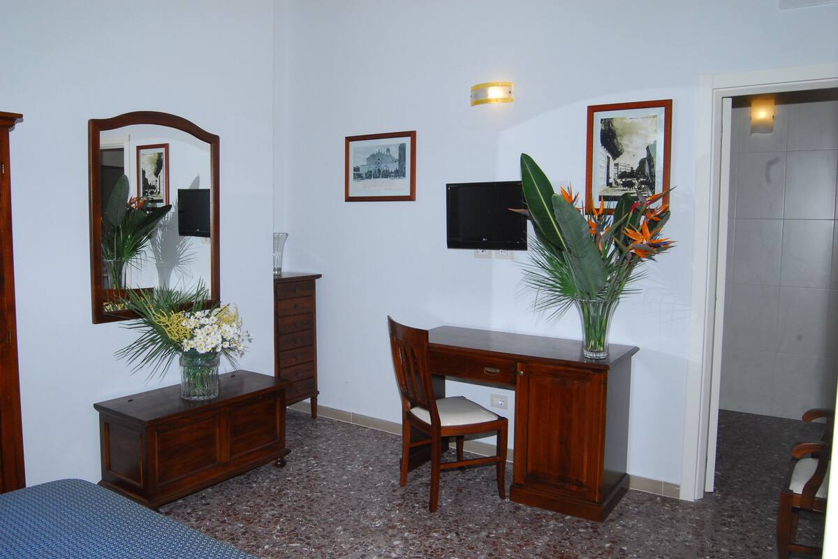Double Room, 1 King Bed | Room amenity