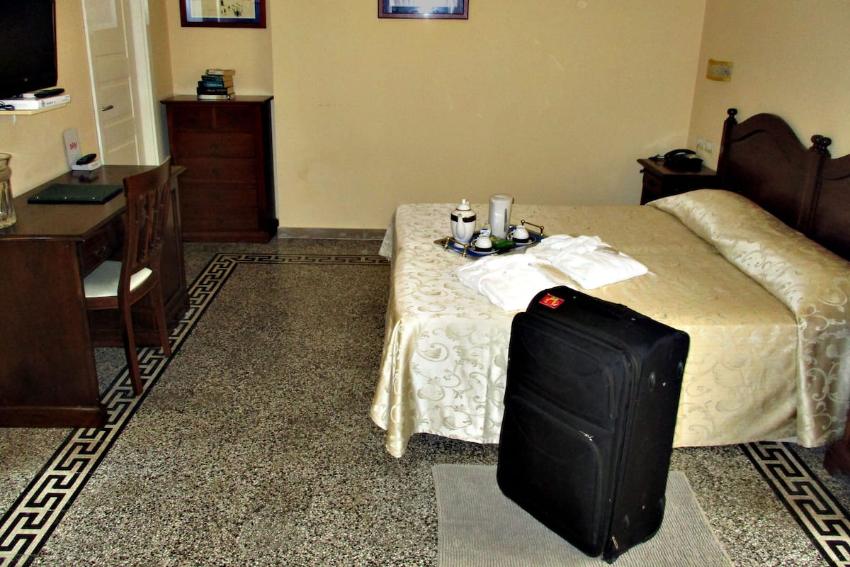 Habitación triple | Sábanas italianas Frette, minibar y caja de seguridad en la habitación
