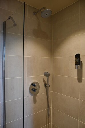 Yhden hengen huone | Kylpyhuone | Suihku, hiustenkuivaaja, pyyhkeet