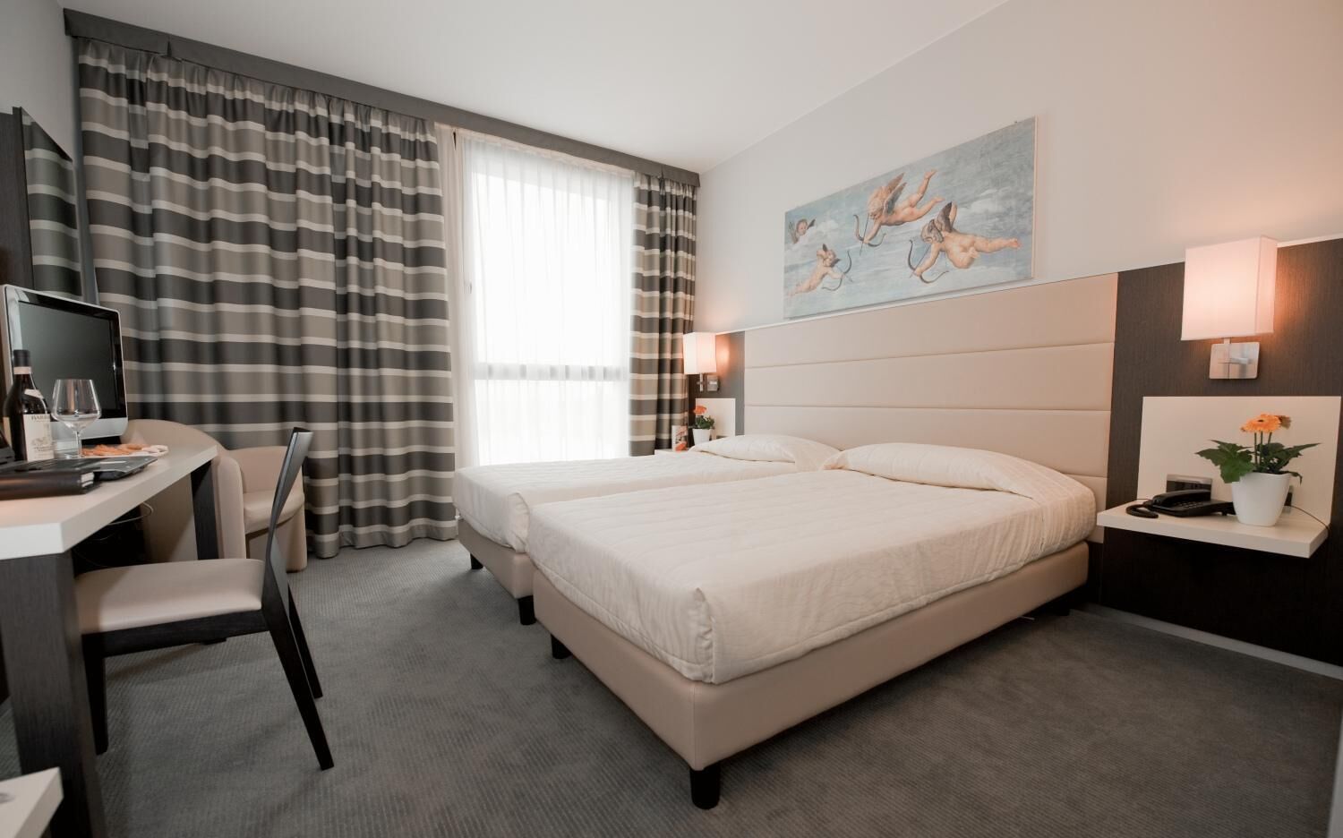 premium bedding, minibar, in-room safe, desk