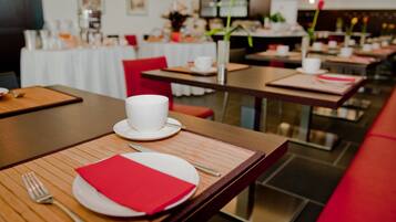 Free daily self-serve breakfast
