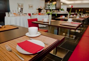 Free daily self-serve breakfast