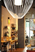 供应早餐和晚餐，意大利菜