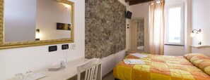 Minibar, in-room safe, desk, Internet - La Zorza (Riomaggiore)