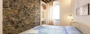 Minibar, in-room safe, desk, Internet - La Zorza (Riomaggiore)