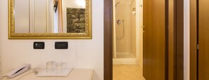 Minibar, in-room safe, desk, Internet - La Zorza (Riomaggiore)