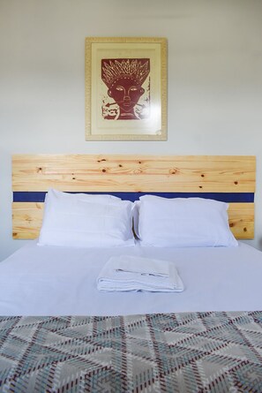 Apartamento básico | Roupas de cama premium, Wi-Fi de cortesia, roupa de cama