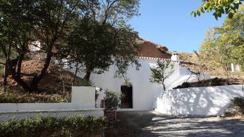 Family House, 1 Bedroom (Cave) | Minibar, soundproofing, iron/ironing board, free WiFi