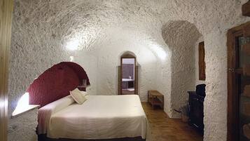 House (Cave with jacuzzi) | Minibar, soundproofing, iron/ironing board, free WiFi