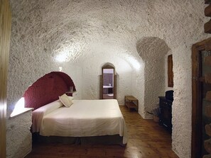 House (Cave with jacuzzi) | Minibar, soundproofing, iron/ironing board, free WiFi - Complejo La Tala (Guadix)