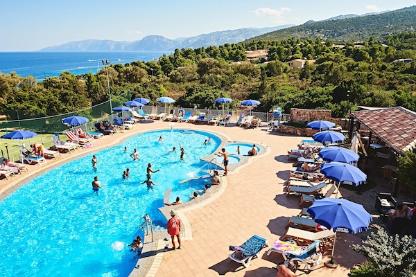 Seasonal outdoor pool, pool umbrellas, sun loungers