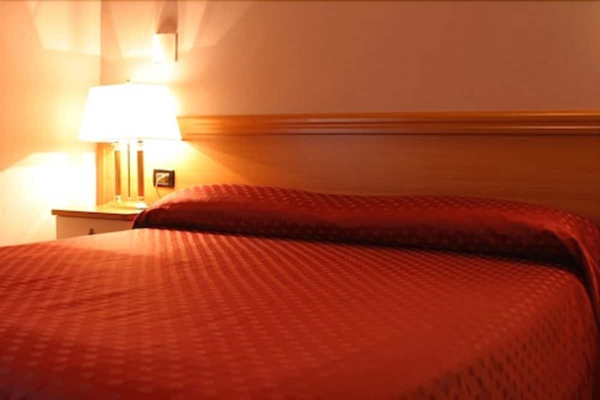 Ropa de cama de alta calidad, minibar, escritorio y cunas 