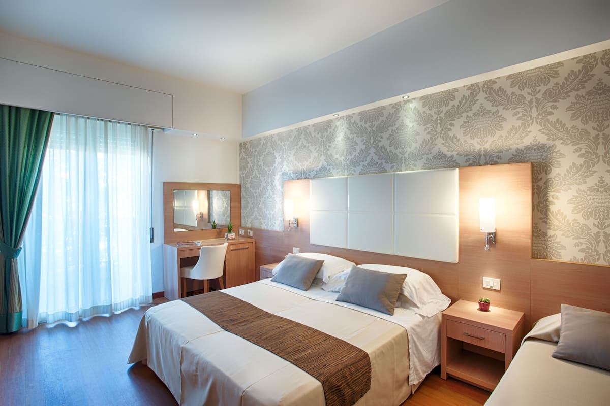 Chambre Triple | Coffres-forts dans les chambres, bureau, chambres insonorisées
