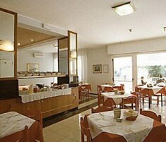 Free buffet breakfast