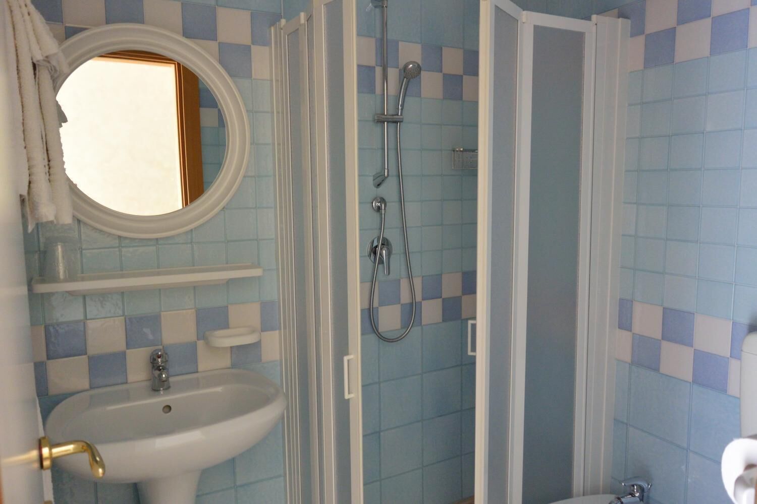 shower, free toiletries, bidet, towels