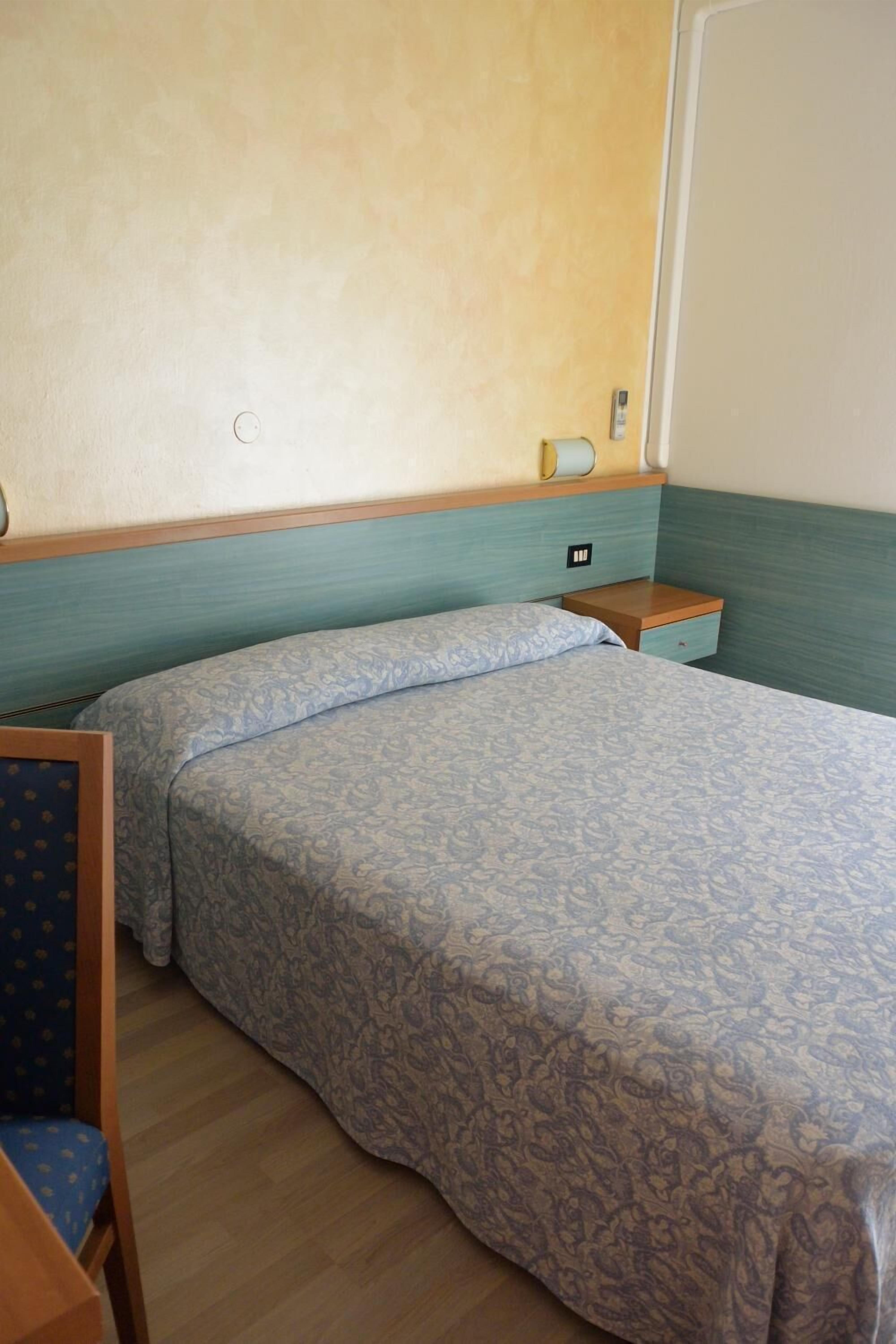 premium bedding, in-room safe, desk, cots/infant beds