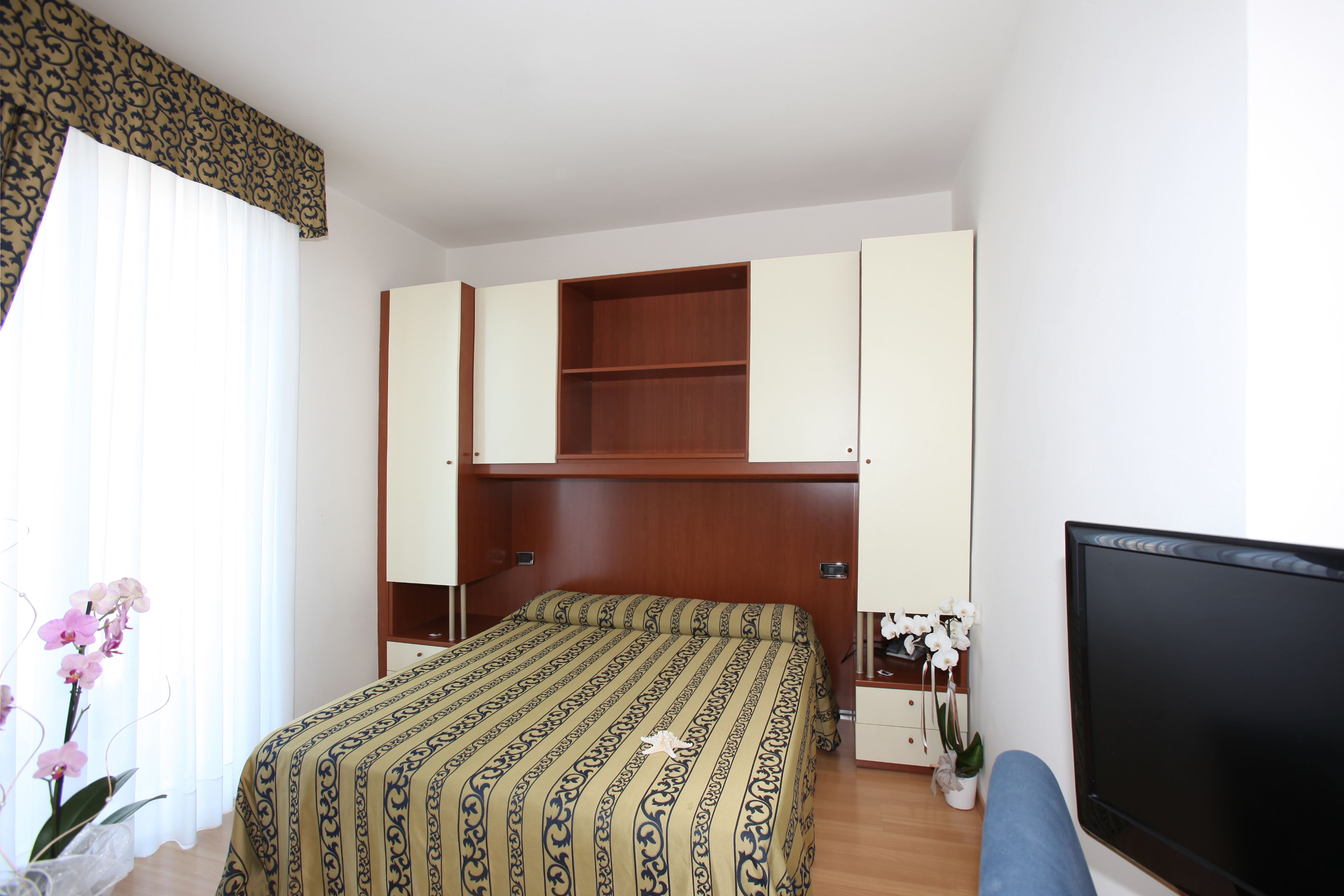 in-room safe, desk, iron/ironing board, free wifi
