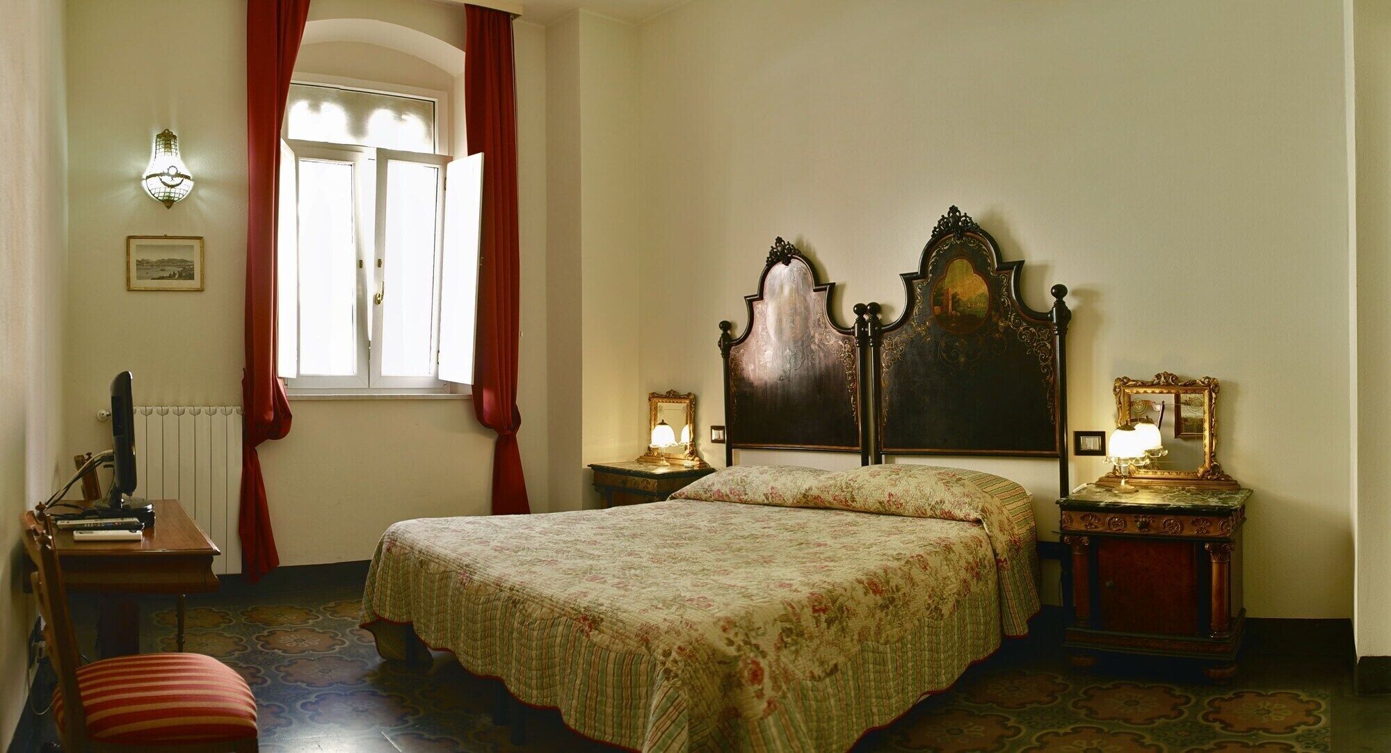 Ropa de cama de alta calidad, edredón y minibar 