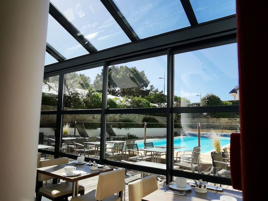 Daily buffet breakfast (EUR 19 per person)