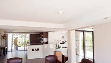 Bar (en la propiedad)