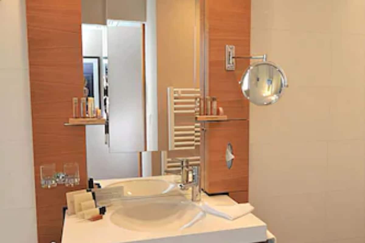 standard double room, balcony or terrace | bathroom sink