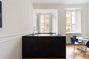 Full-sized fridge, stovetop, espresso maker, coffee/tea maker - Brera Apartments in San Fermo (Milan)