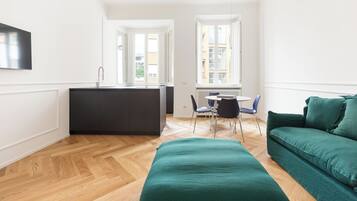 En 40-tommers Flatskjerm-TV med Parabol-TV