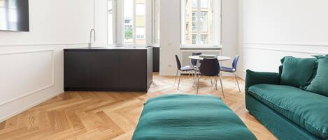 40-inch flat-screen TV with satellite channels