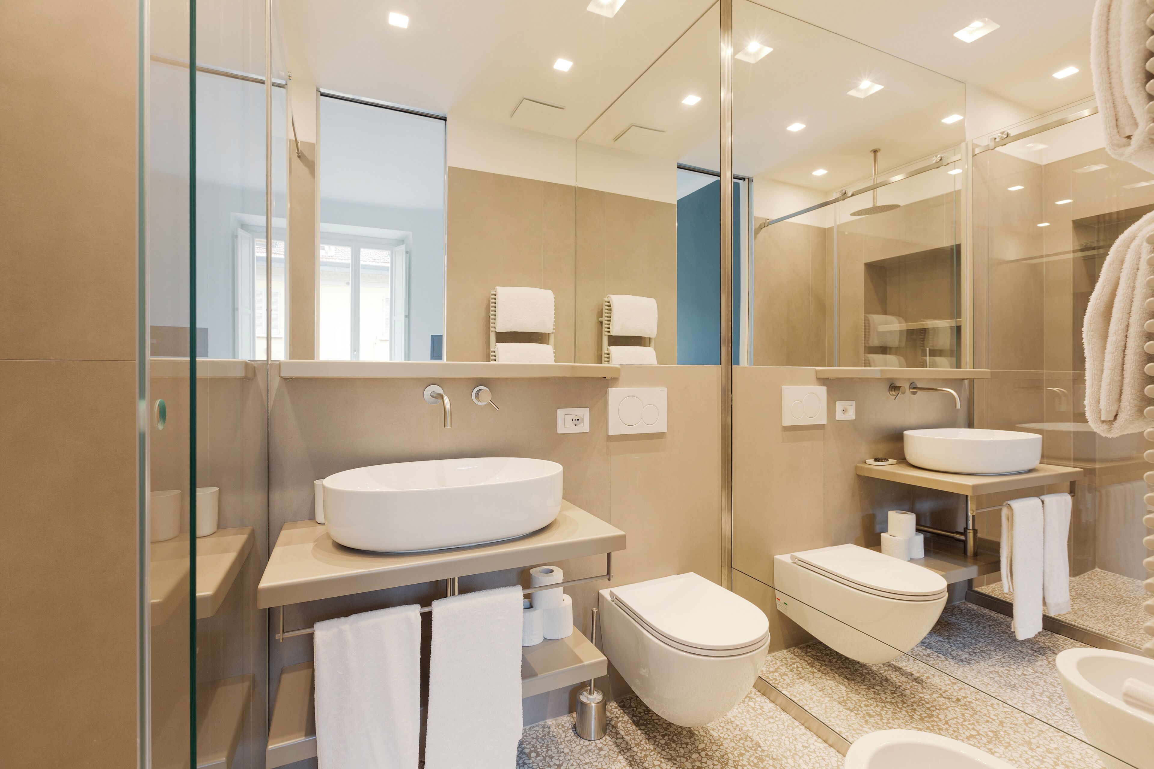Dusche, kostenlose Toilettenartikel, Haartrockner, Bidet