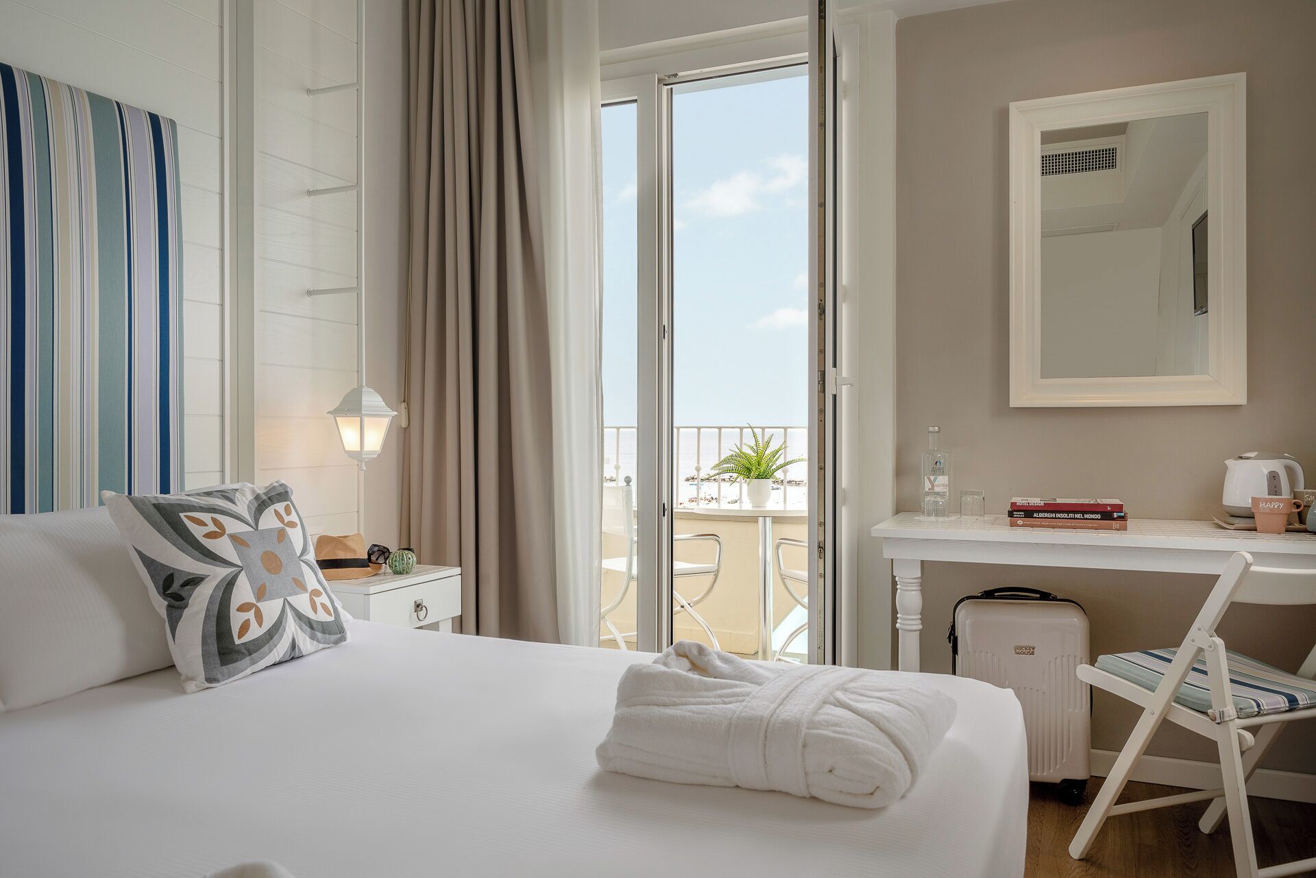 Premium bedding, down comforters, minibar, in-room safe