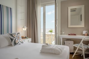 Premium bedding, down comforters, minibar, in-room safe - Luxor Beach Boutique Hotel Cattolica (Cattolica)
