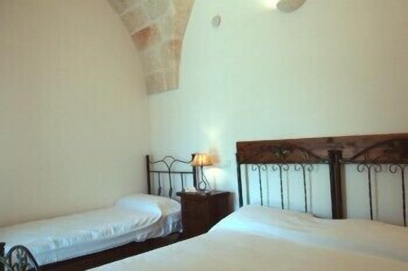 Dreibettzimmer | Pillowtop-Betten, Zimmersafe, Bügeleisen/Bügelbrett, Zustellbetten